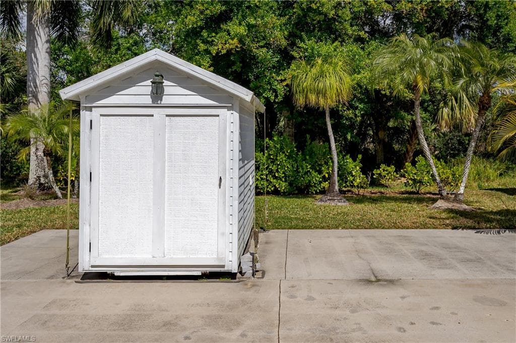 1076 Diamond Lake CIR-38