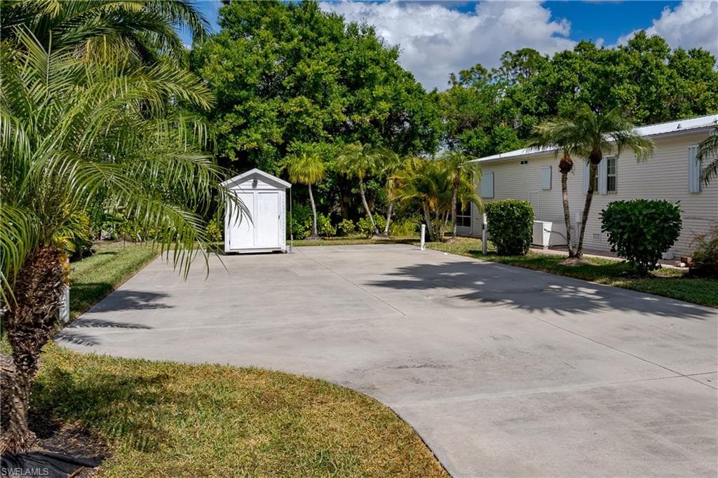 1076 Diamond Lake CIR-33