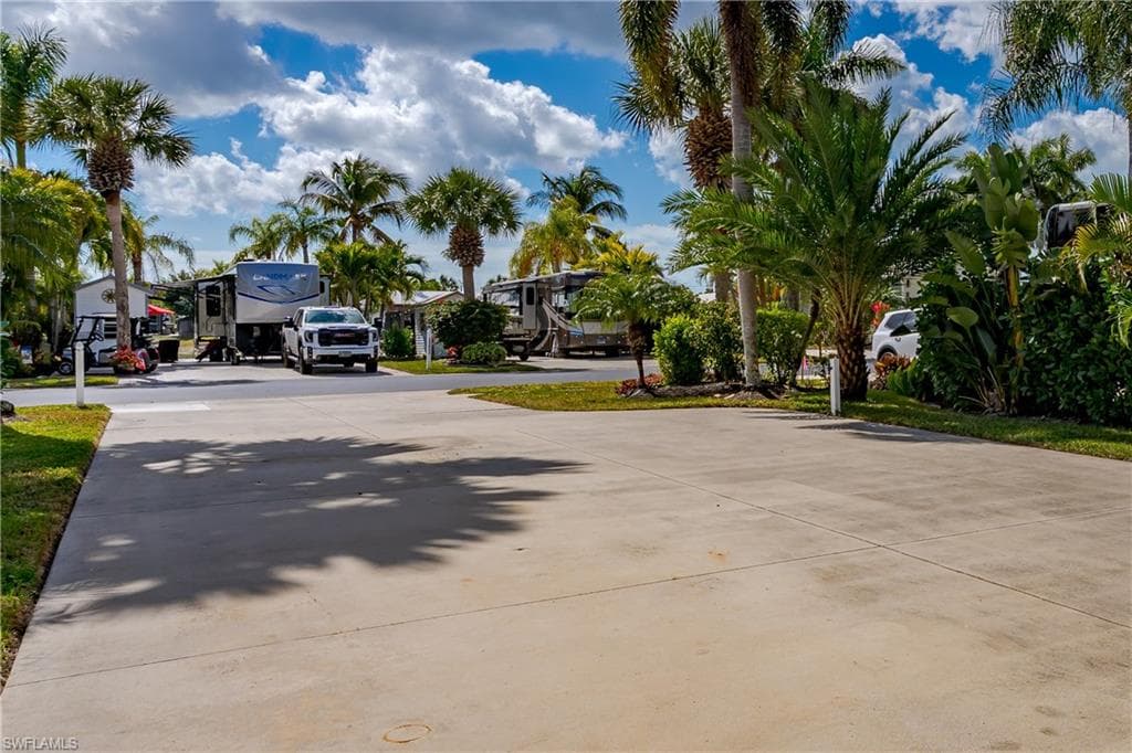1076 Diamond Lake CIR-18