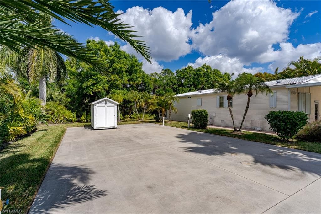 1076 Diamond Lake CIR-37
