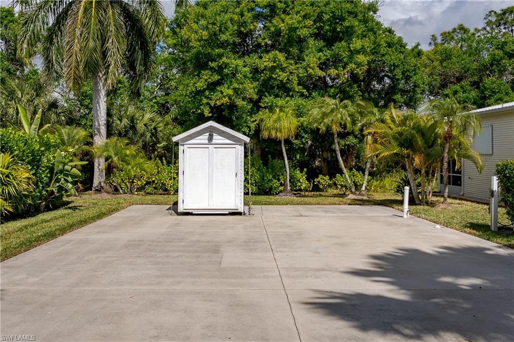 1076 Diamond Lake CIR-35