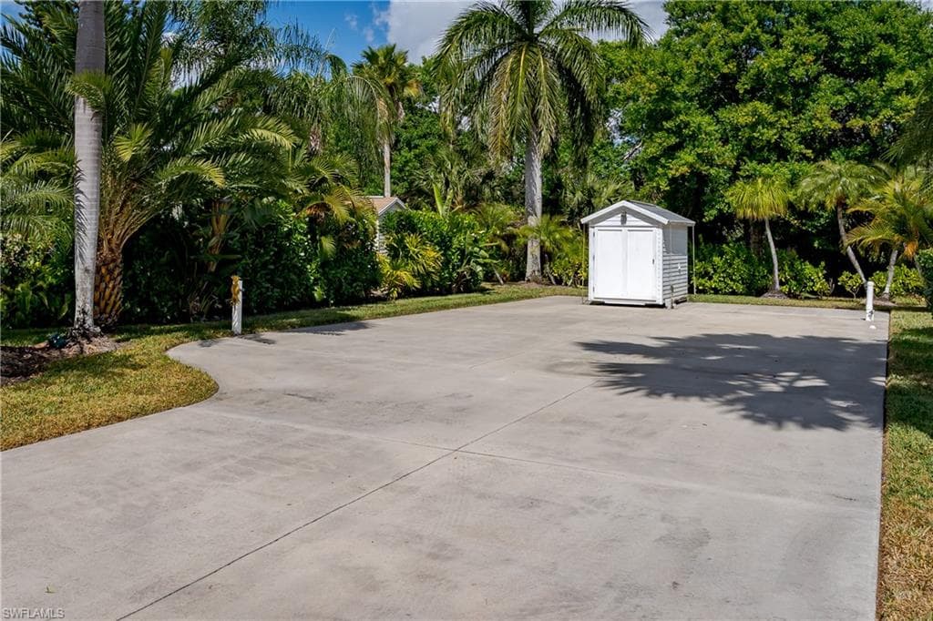 1076 Diamond Lake CIR-31