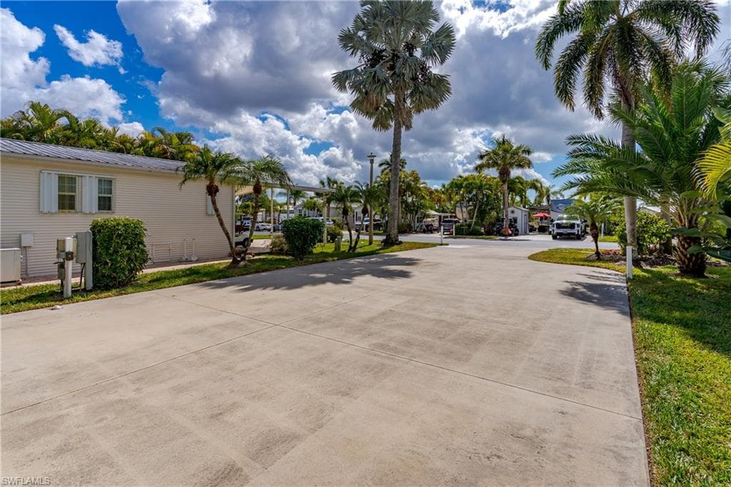 1076 Diamond Lake CIR-21