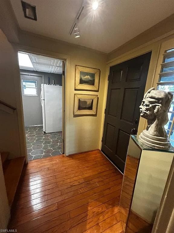 1702 Hill AVE-17