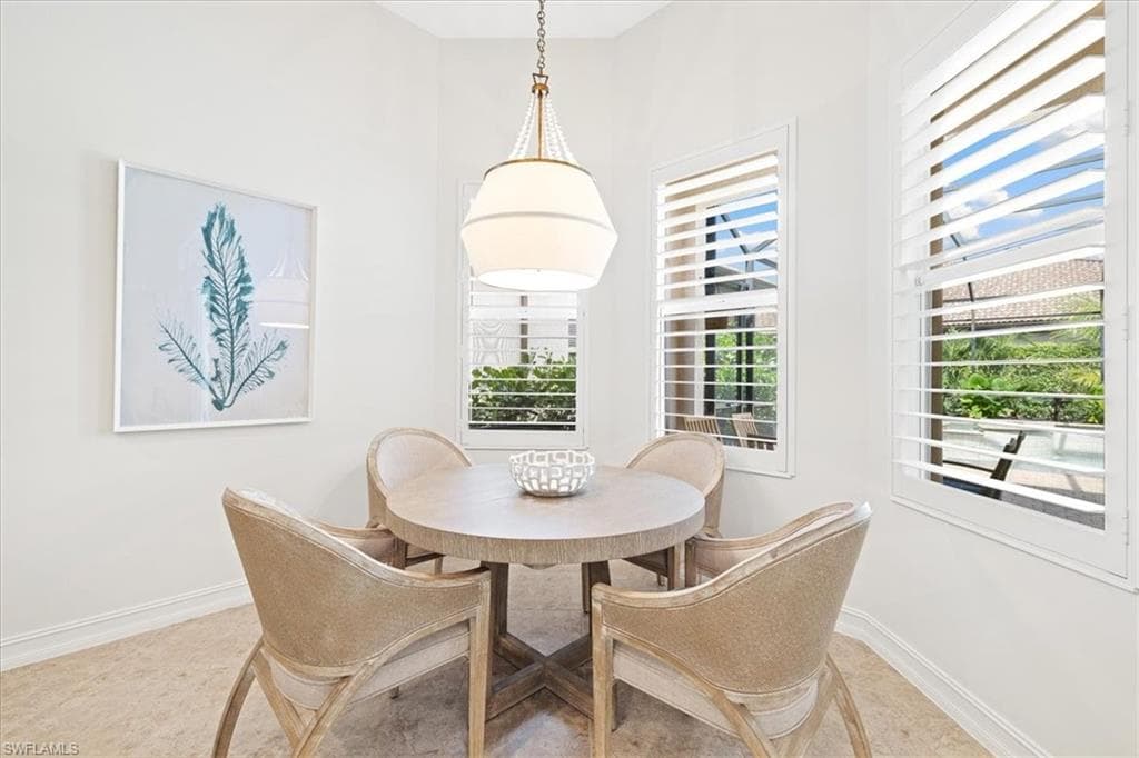 7831 Valencia CT-17