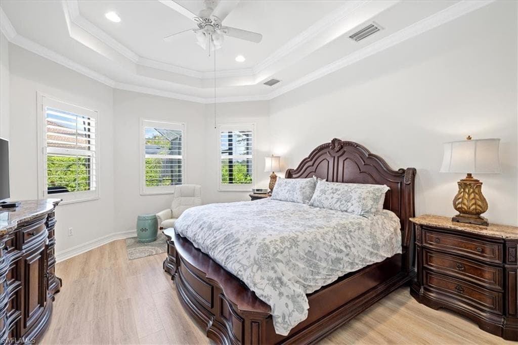 7831 Valencia CT-32