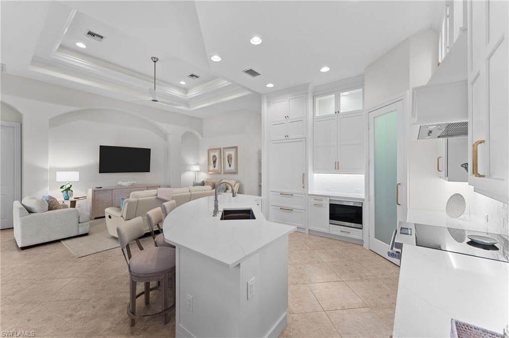 7831 Valencia CT-20