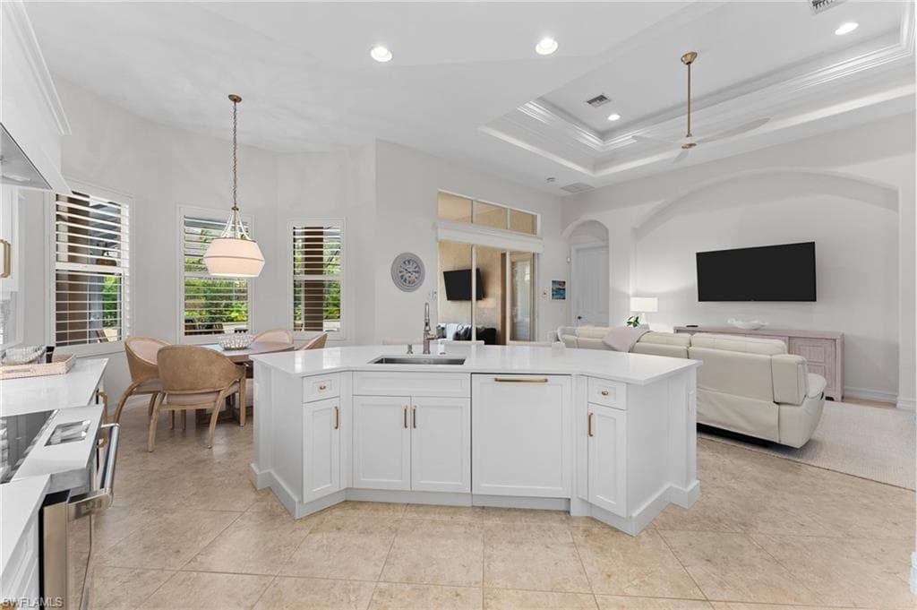 7831 Valencia CT-24