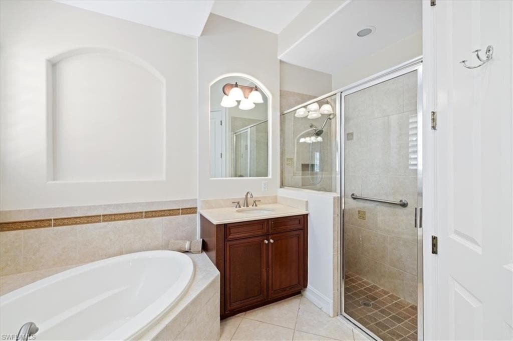 7831 Valencia CT-33