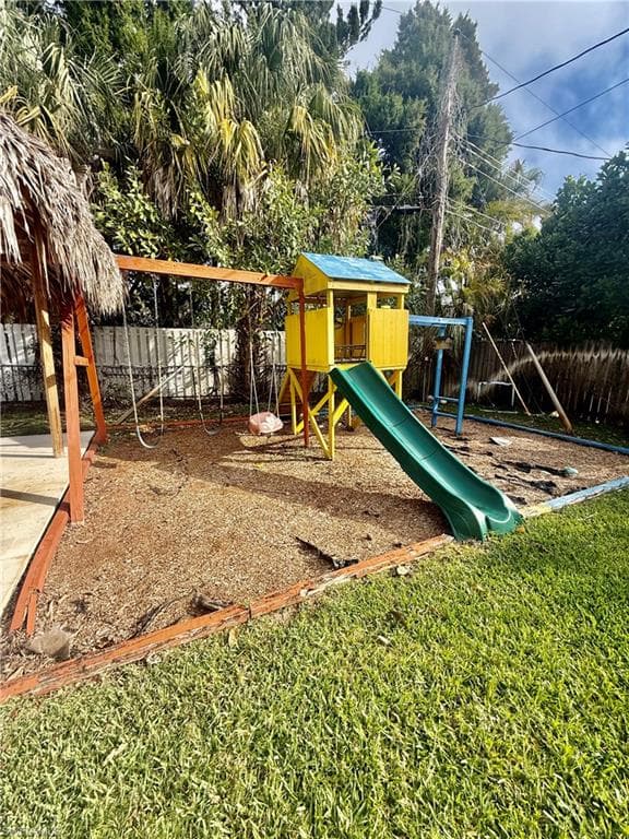 733 Pine Cone LN-34