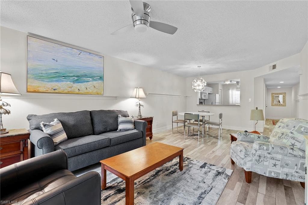605 Squire CIR 103-1