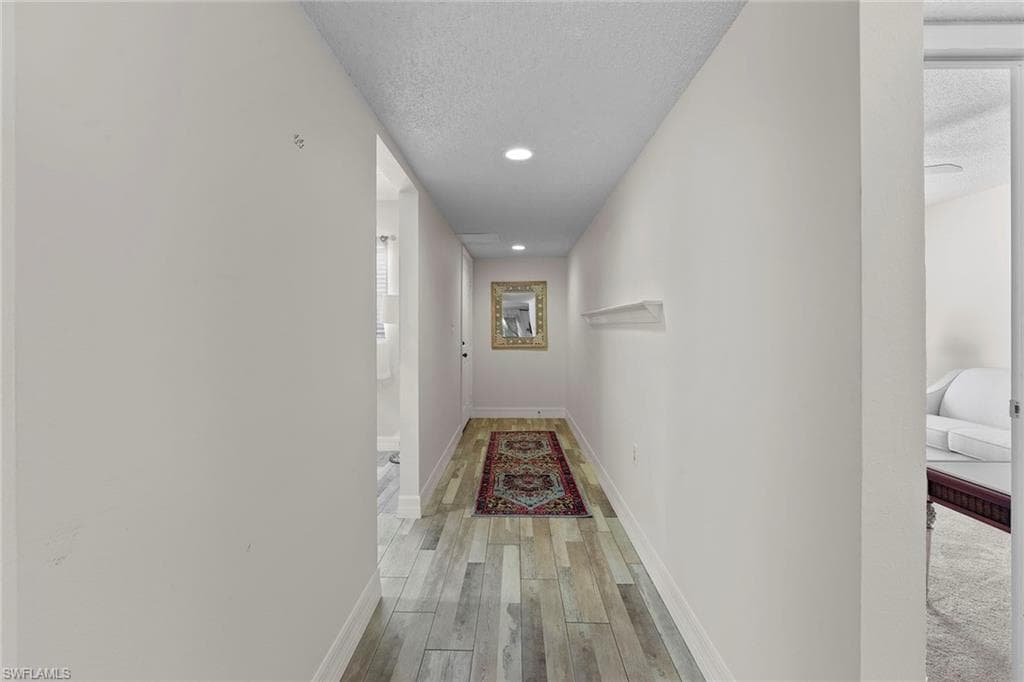605 Squire CIR 103-5