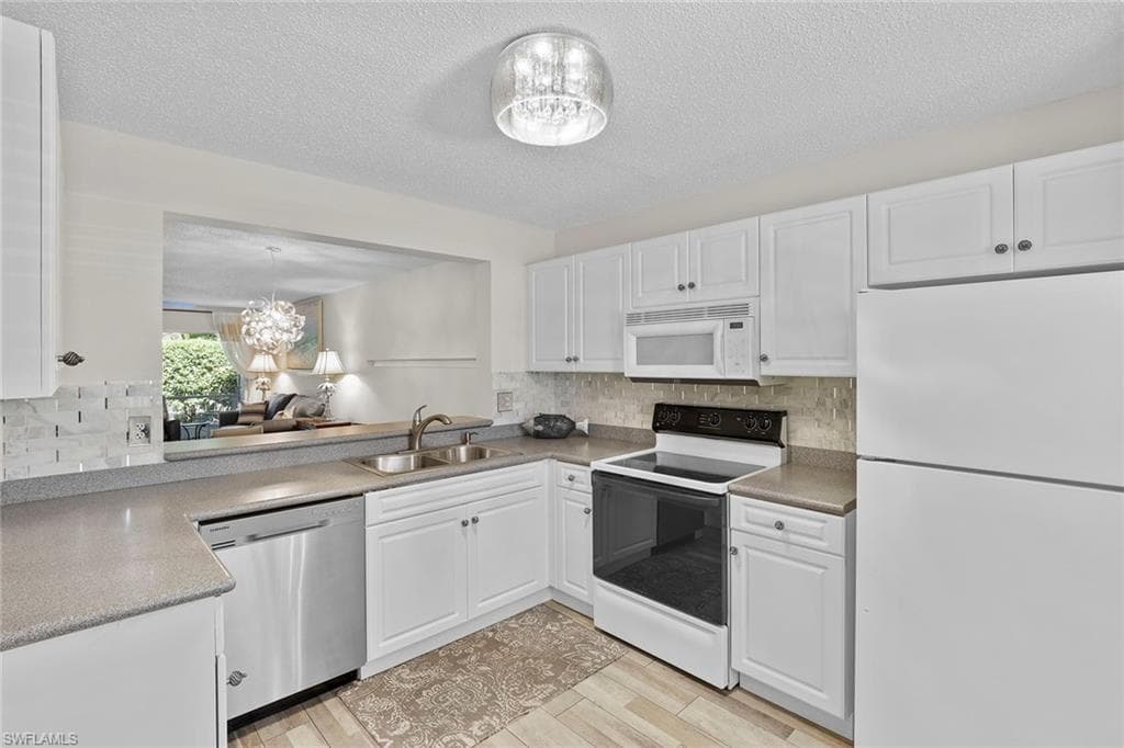 605 Squire CIR 103-11