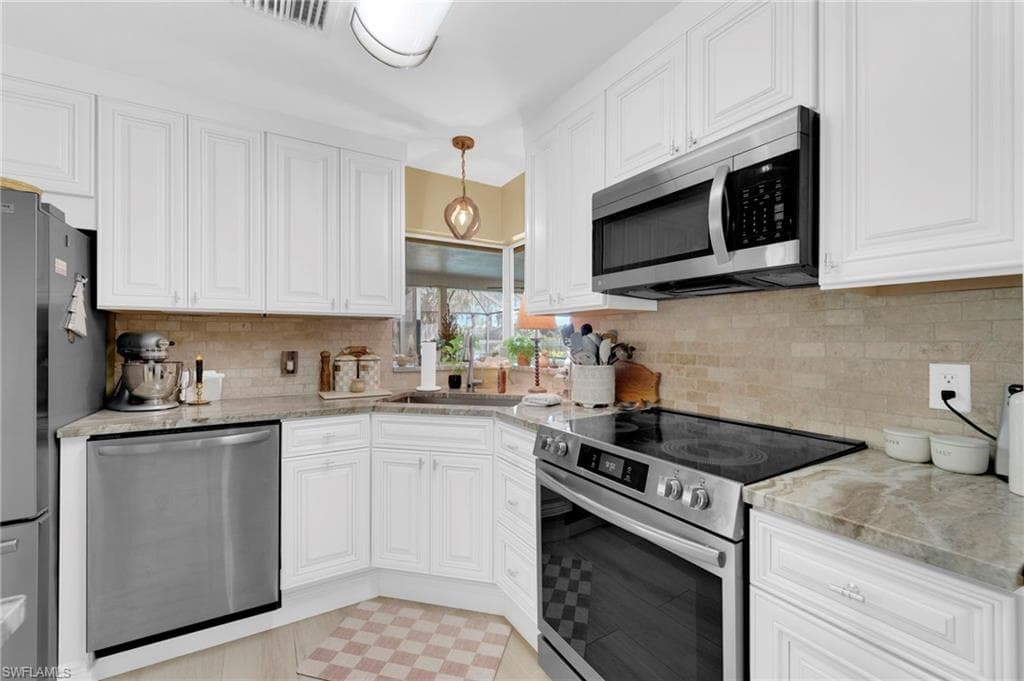 14526 Riverside DR-18