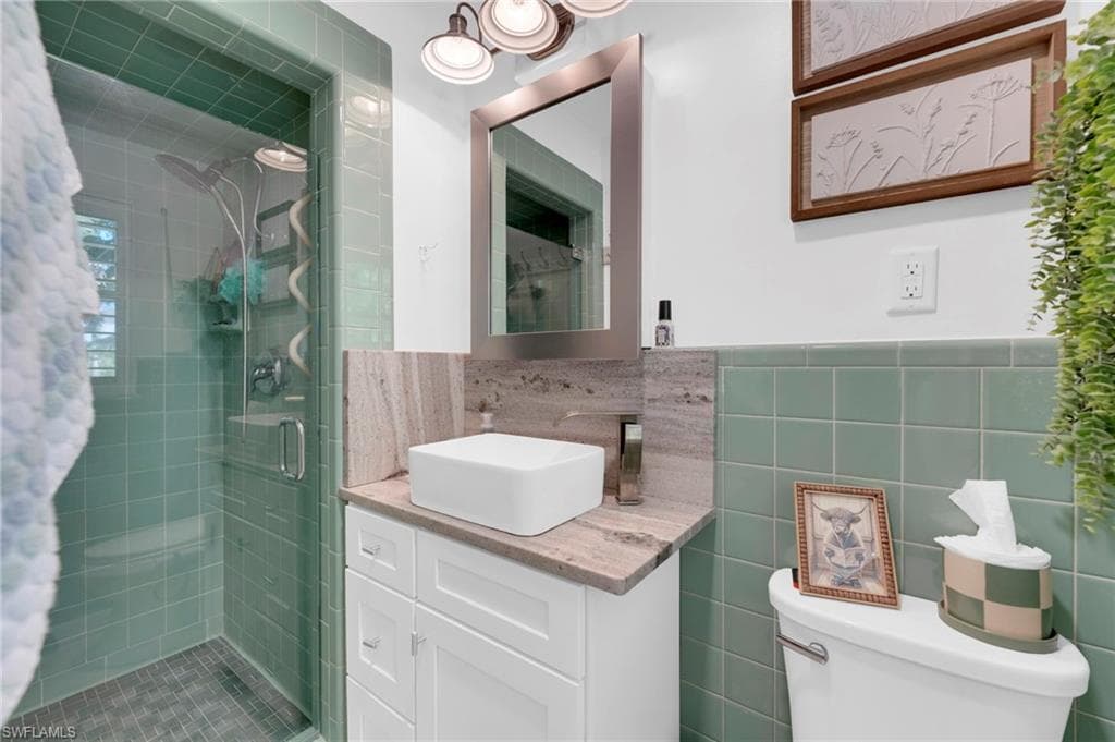 14526 Riverside DR-25
