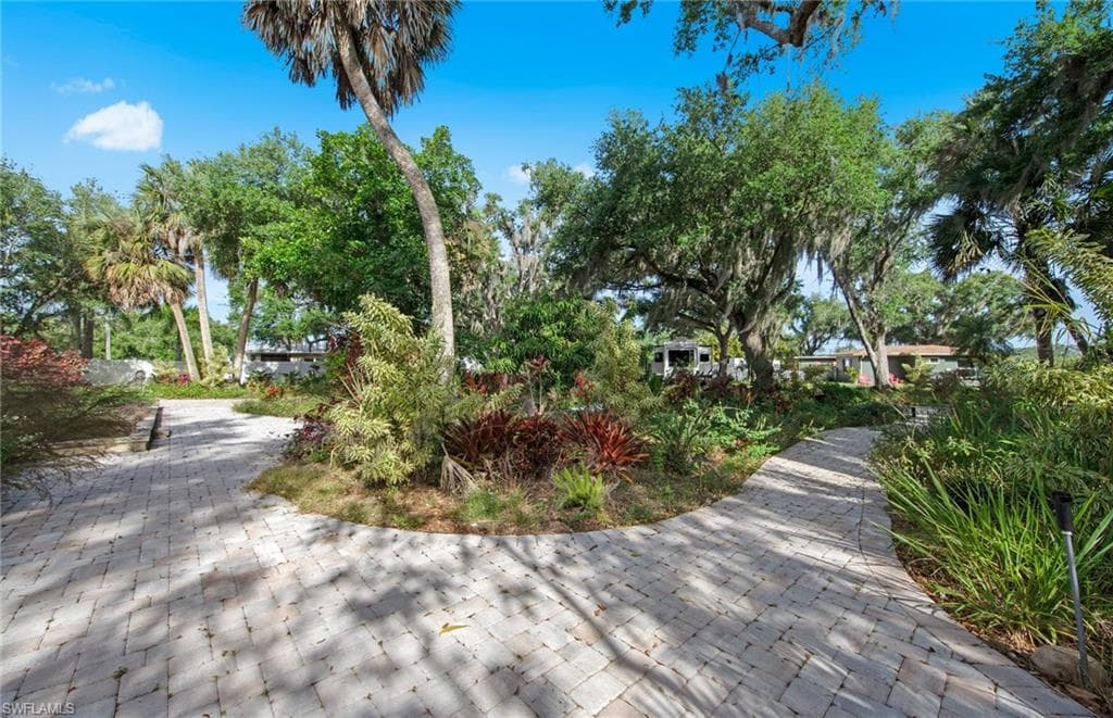 13782 River Forest DR-13
