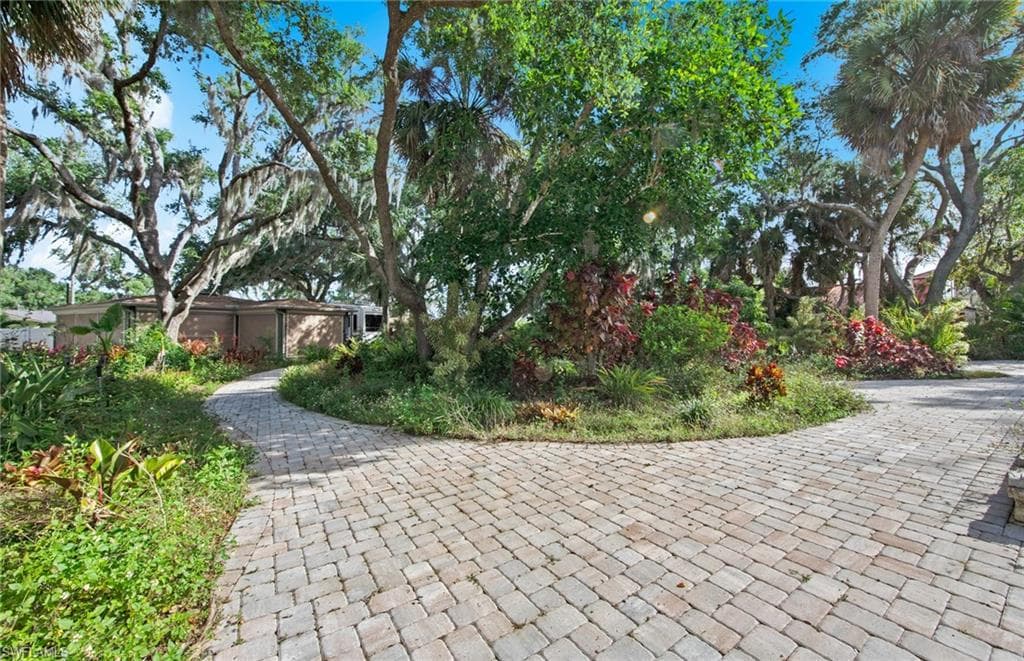13782 River Forest DR-11