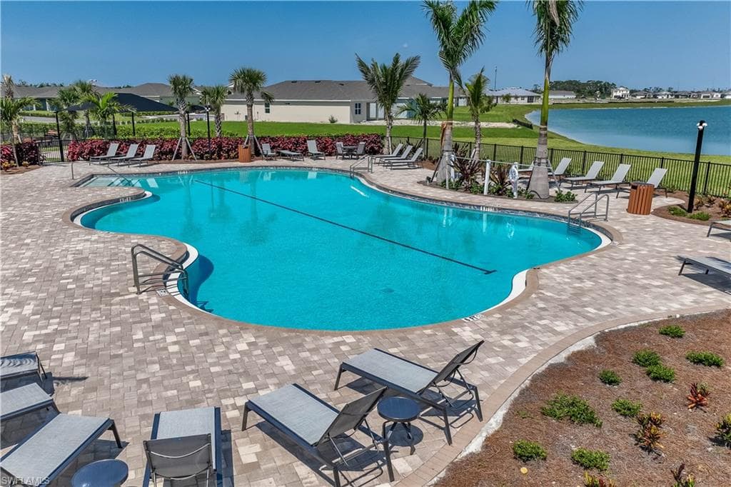 572 SPRING HILL LAKE LOOP-22