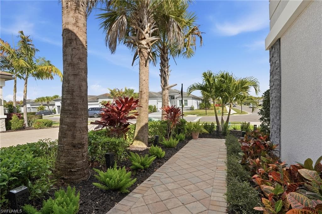11871 Gardenia AVE-10