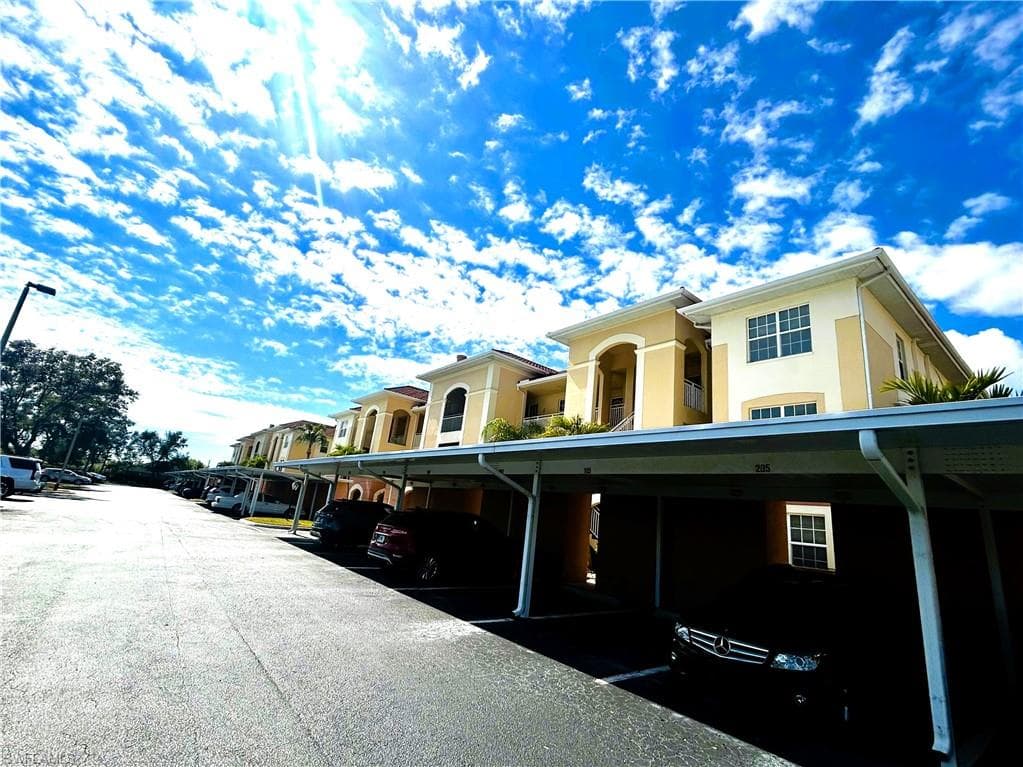 1137 Van Loon Commons CIR 202-33