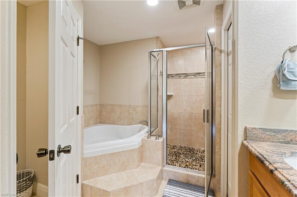 1190 Egrets Walk CIR 103-19
