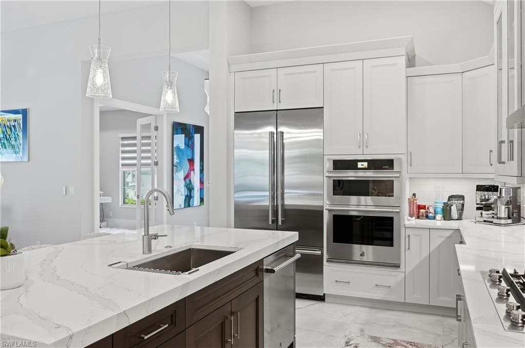 9700 Moonflower LN-8