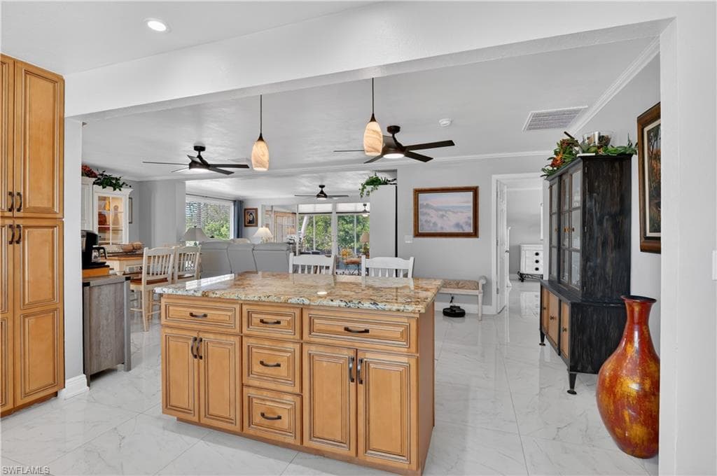 1324 Thompson ST-17
