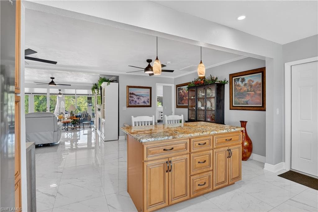 1324 Thompson ST-16