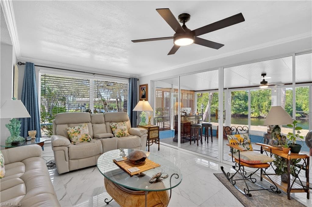 1324 Thompson ST-12