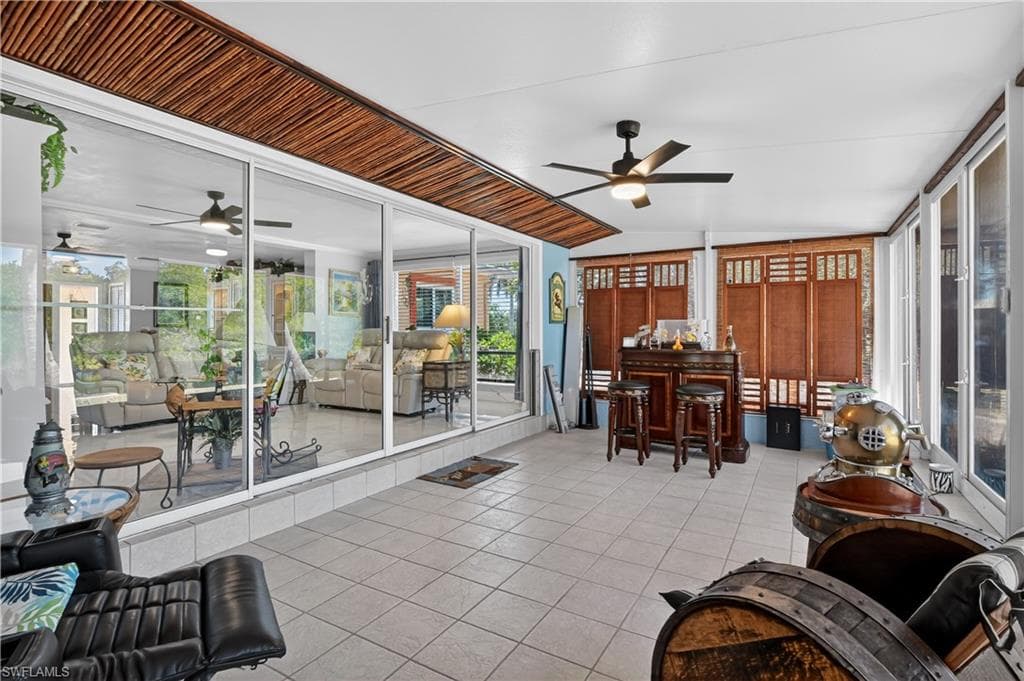 1324 Thompson ST-36