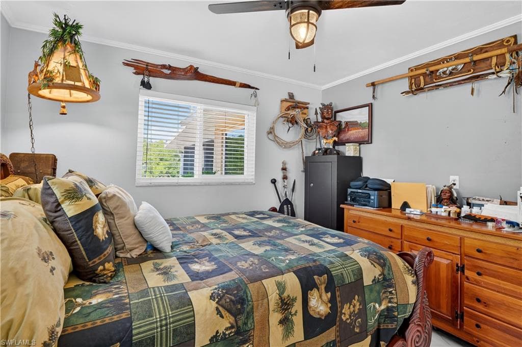 1324 Thompson ST-32