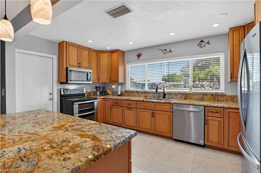 1324 Thompson ST-20