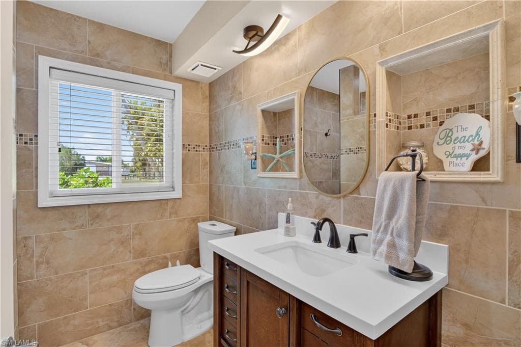 1324 Thompson ST-30
