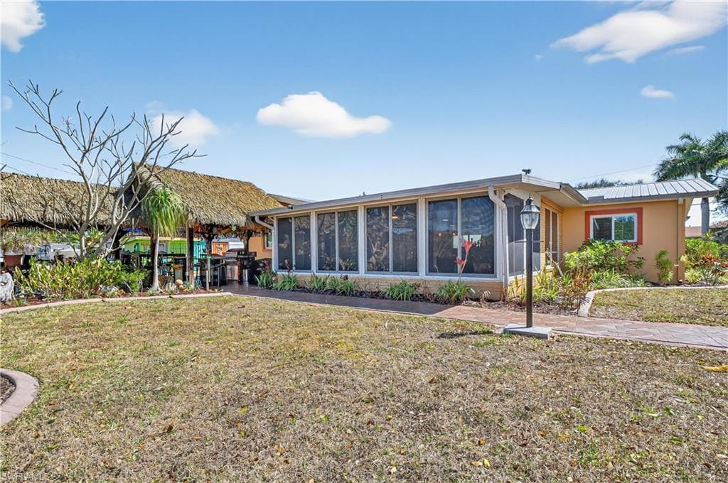 1324 Thompson ST-45