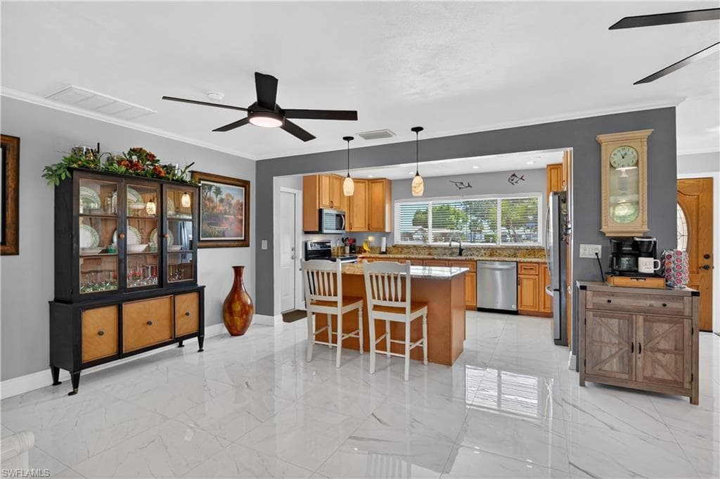 1324 Thompson ST-18