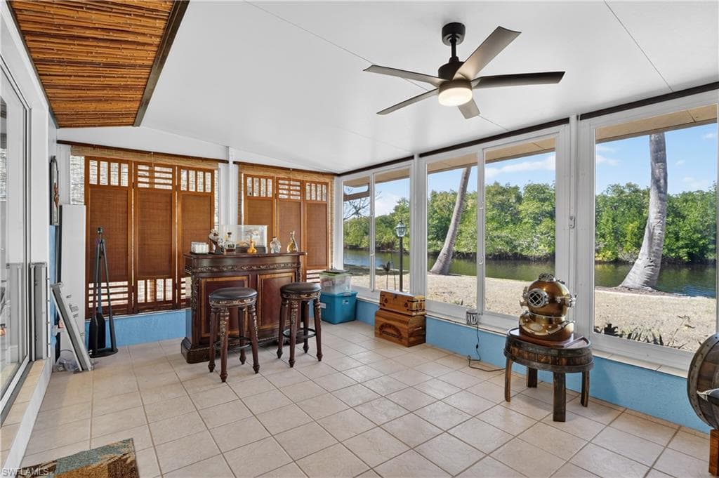 1324 Thompson ST-37