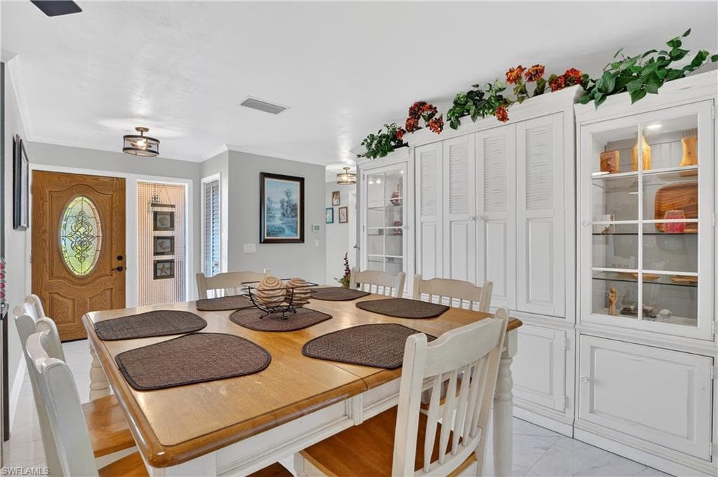 1324 Thompson ST-15