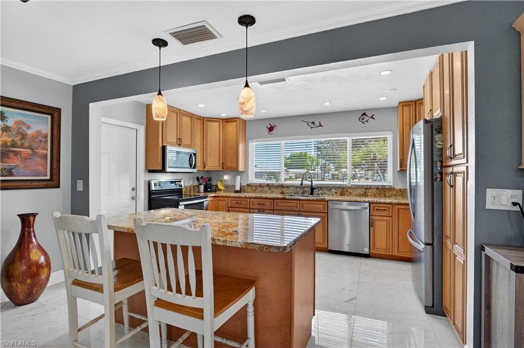 1324 Thompson ST-19