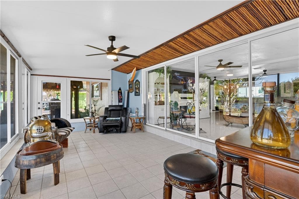 1324 Thompson ST-35