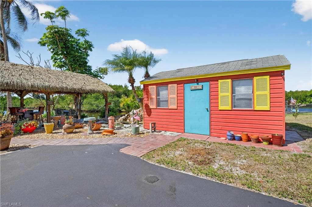 1324 Thompson ST-39