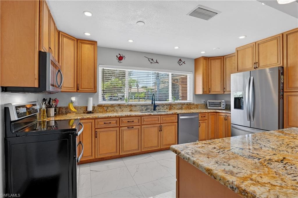 1324 Thompson ST-21