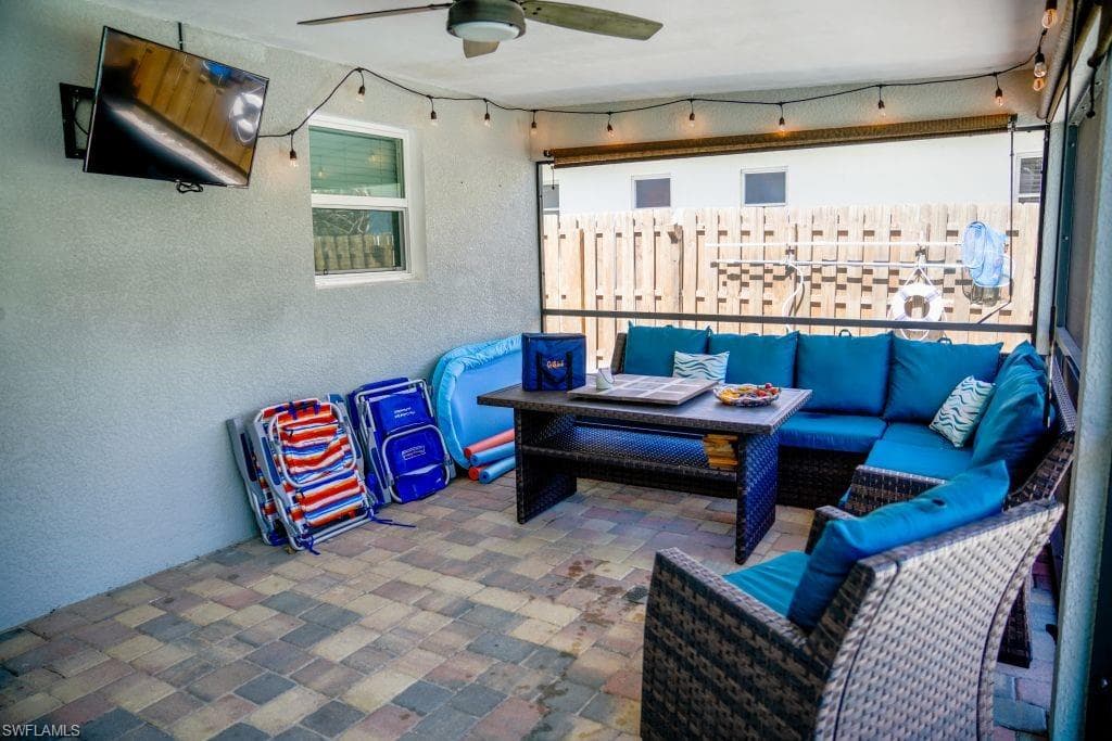 560 E Valley DR-16