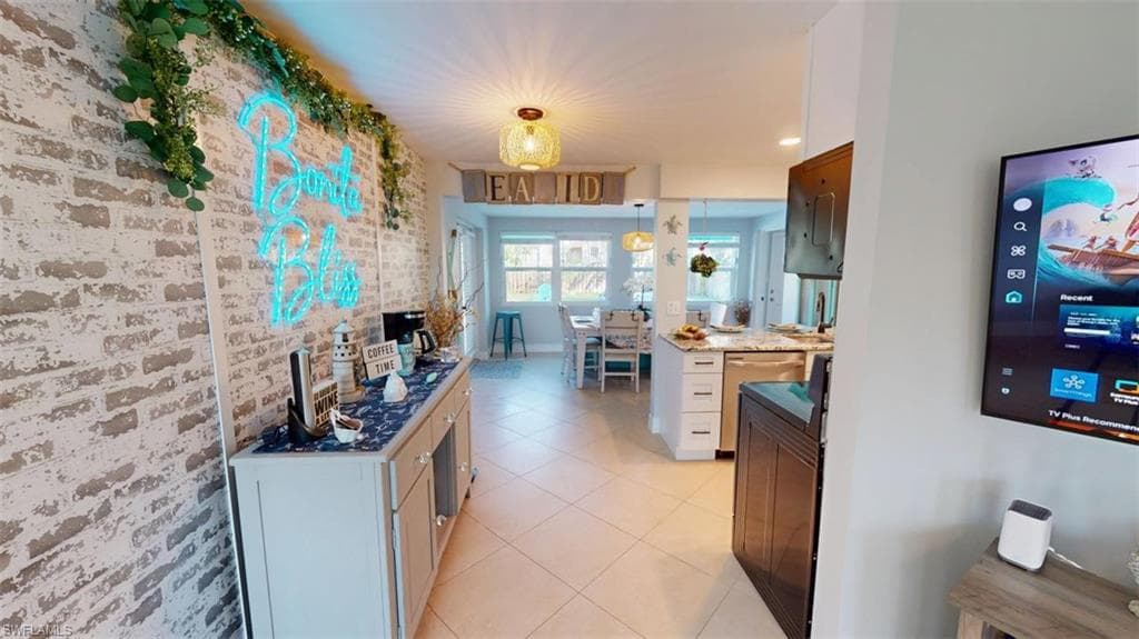 560 E Valley DR-10