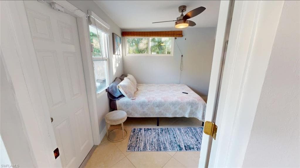 560 E Valley DR-14