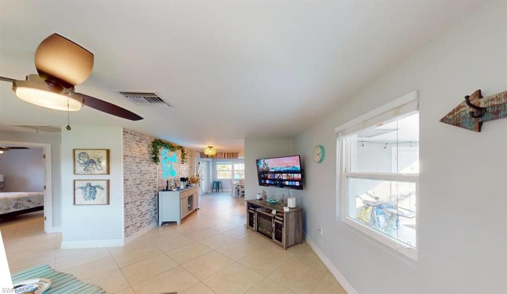 560 E Valley DR-15