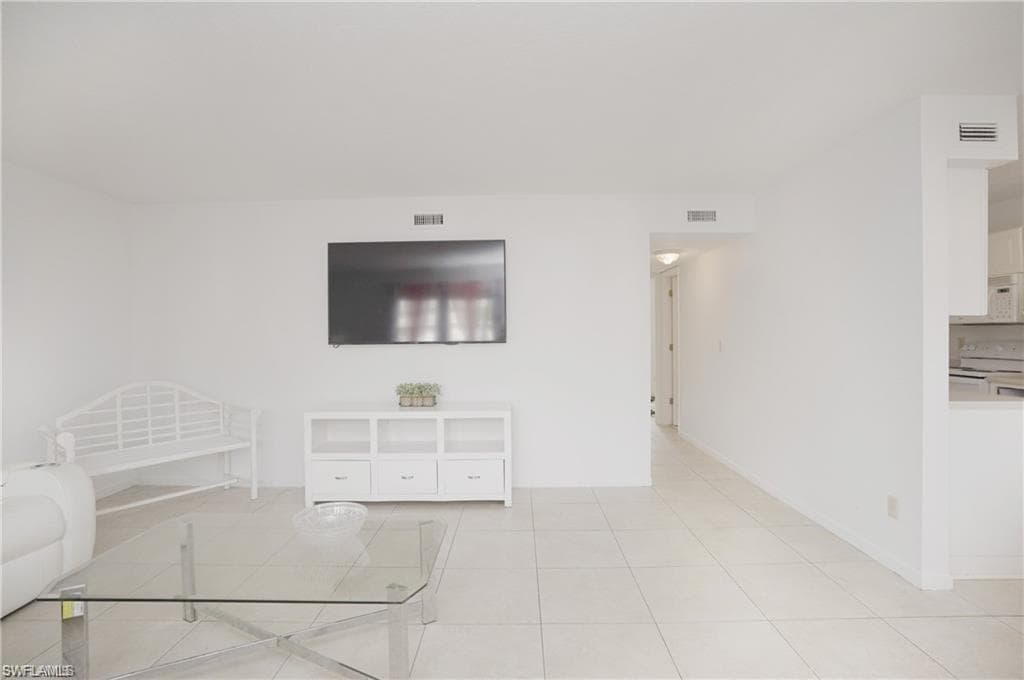 4635 Bayshore DR P7-17