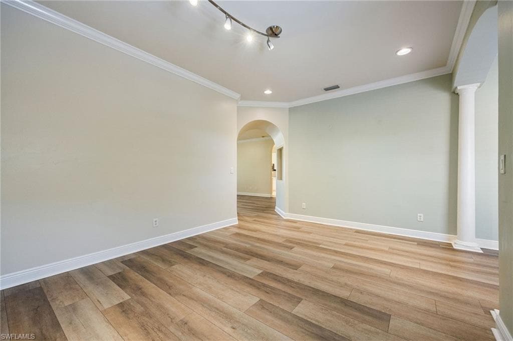 5550 Berkshire DR 202-6