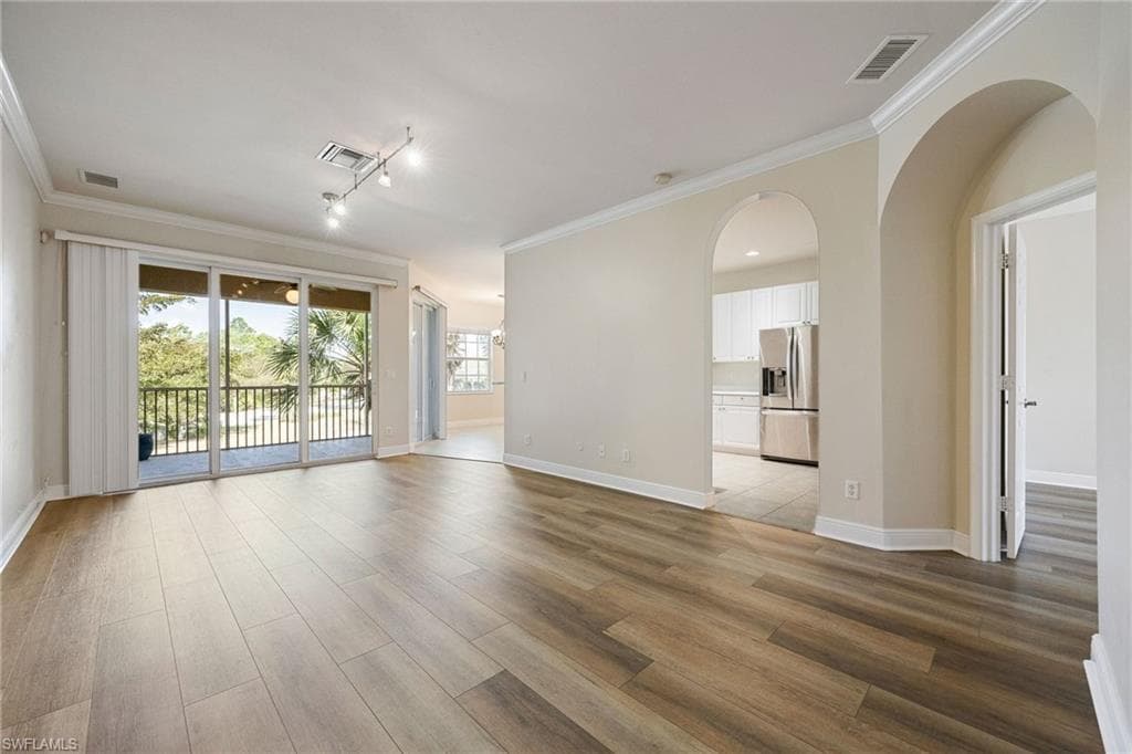 5550 Berkshire DR 202-7