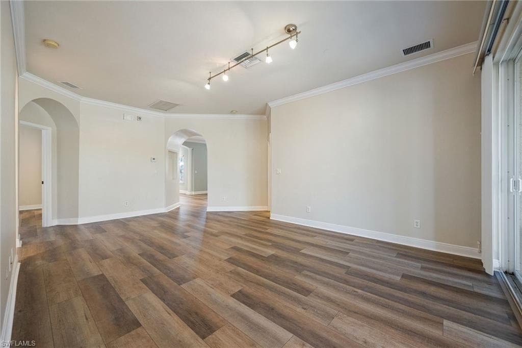 5550 Berkshire DR 202-9