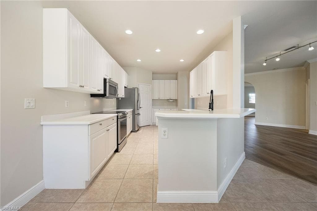 5550 Berkshire DR 202-10